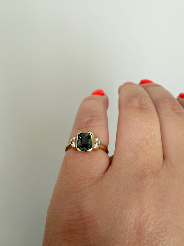 GREEN GRAY PARTI SAPPHIRE RING