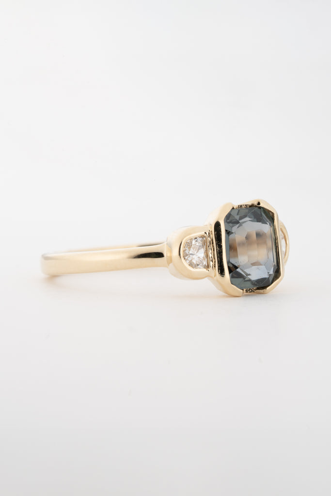 GREEN GRAY PARTI SAPPHIRE RING