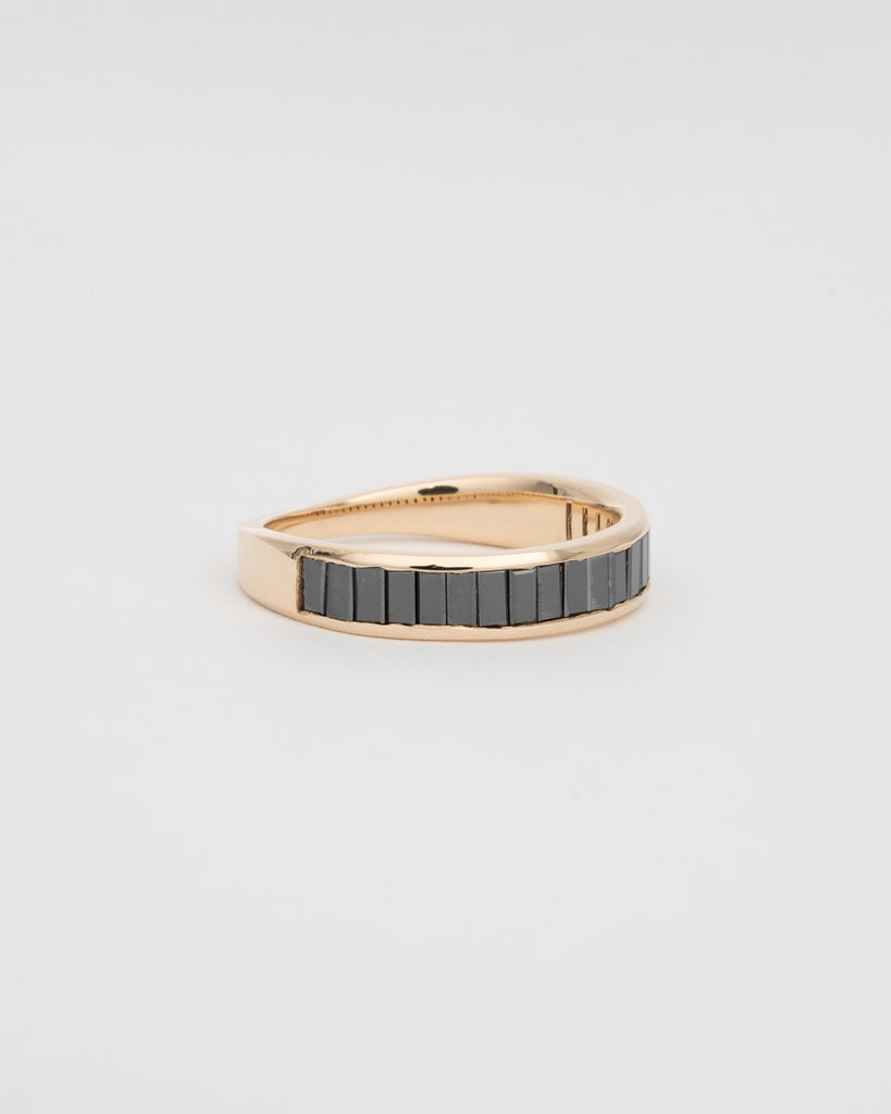 TAPERED NORTH SOUTH BLACK DIAMOND BAGUETTE BAND